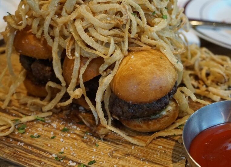 Matchbox hosts Ft Lauderdale bloggers meetup. Yum!