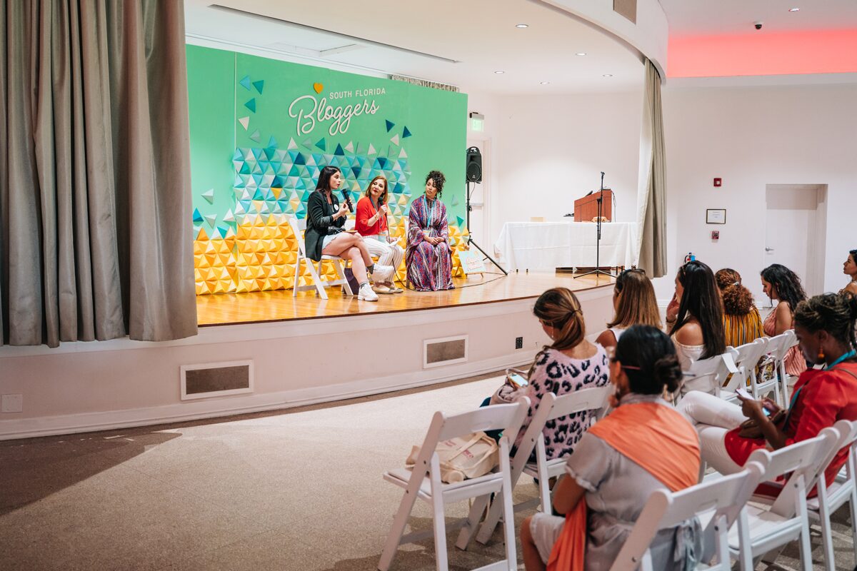 Top Miami Bloggers 2018 - South Florida Blogger Awards - Authenticity in Storytelling Panel. Origami backdrop by Dapper Animals
