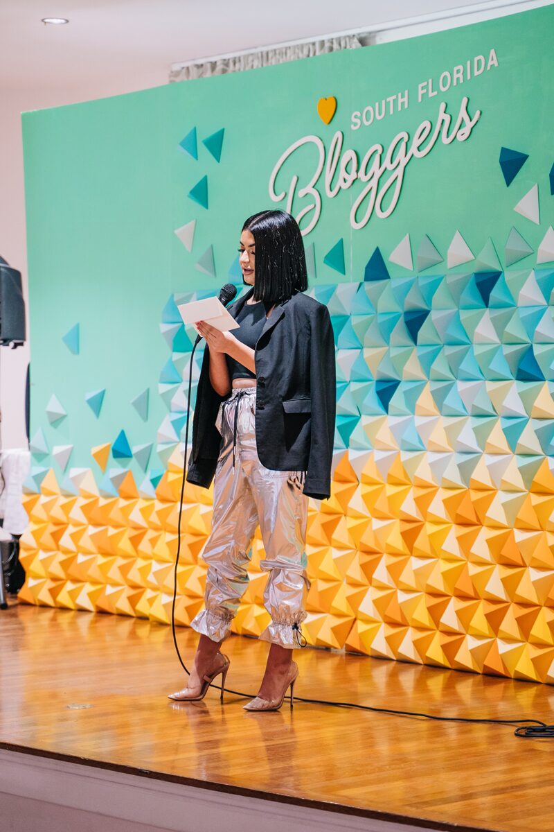 Top Miami Bloggers 2018 - South Florida Blogger Awards - Origami backdrop by Dapper Animals