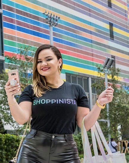 La Shoppinista, Stephanie Li, speaks to Ft Lauderdale Bloggers.